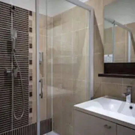 Voltaire Opera Centre Hotell 3*