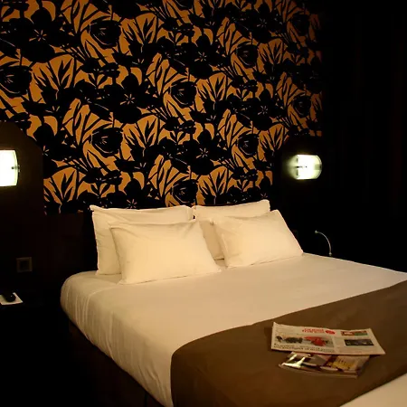 Voltaire Opera Centre Hotell 3*